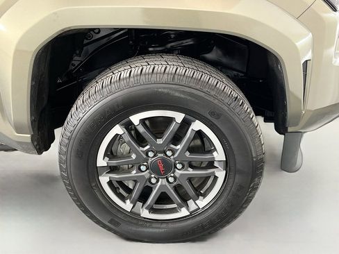 Used 2025 Toyota Tacoma TRD Sport AWD/4WD image 34