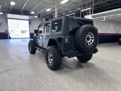 Used 2015 Jeep Wrangler Unlimited Sahara w/ Dual Top Group AWD/4WD image 5