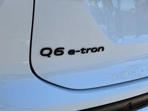 Used 2027 Audi Q6 e-tron Premium Plus w/ Premium Plus AWD/4WD image 39