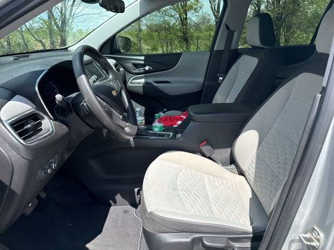 Used 2020 Chevrolet Equinox LS image 3