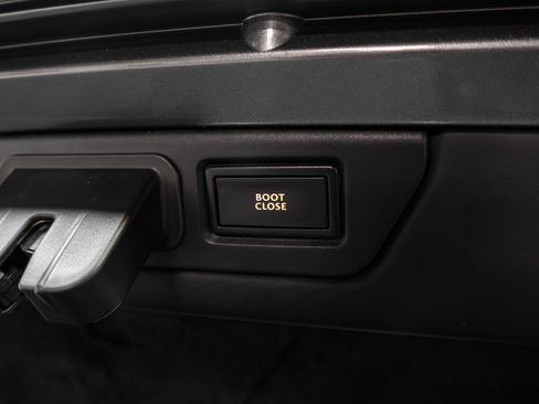 Used 2012 Bentley Mulsanne w/ Premiere Specification Pkg image 52