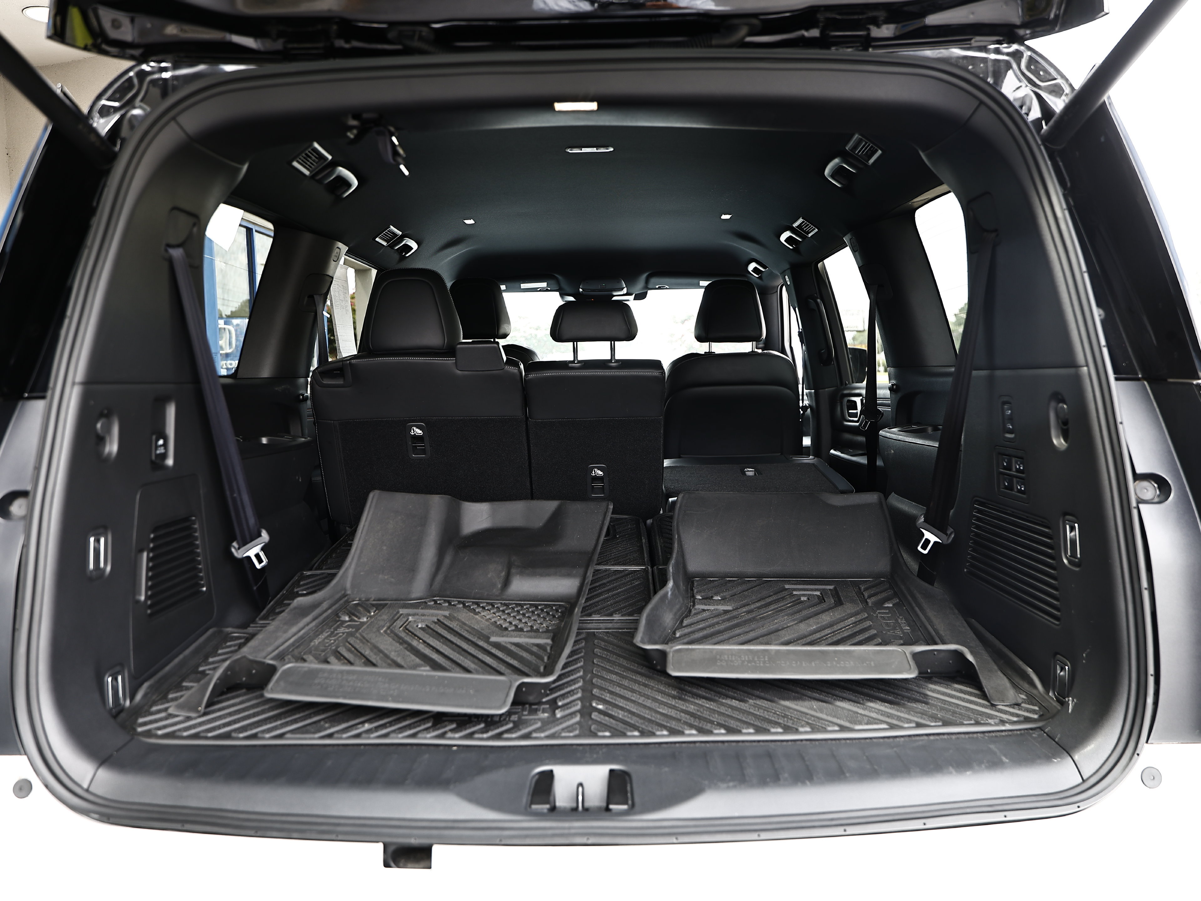 Used 2025 Nissan Armada PRO-4X AWD/4WD image 30