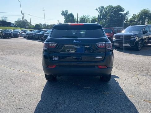 Used 2025 Jeep Compass Latitude w/ Sun & Sound Group AWD/4WD image 7