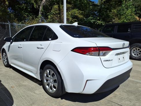 Used 2024 Toyota Corolla LE FWD image 2