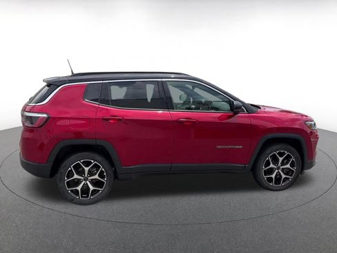 Used 2025 Jeep Compass Limited AWD/4WD image 13