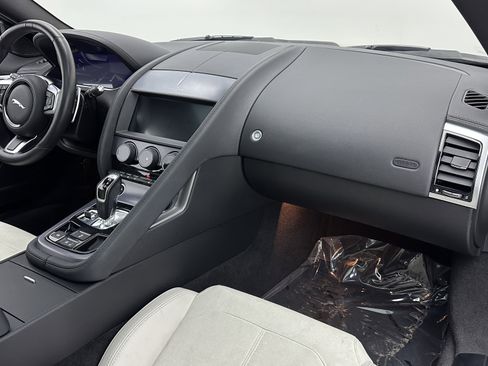 Used 2021 Jaguar F-TYPE Coupe image 31