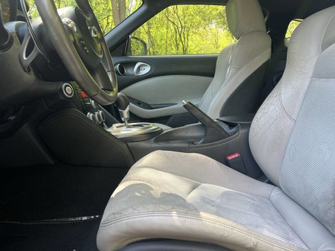 Used 2009 Nissan 370Z Touring w/ Sport Pkg RWD image 19