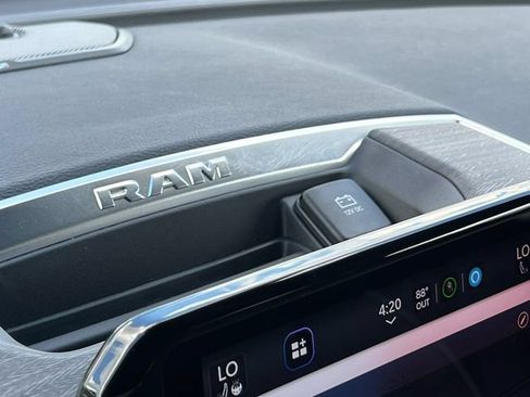 Used 2025 RAM 2500 Laramie AWD/4WD image 32