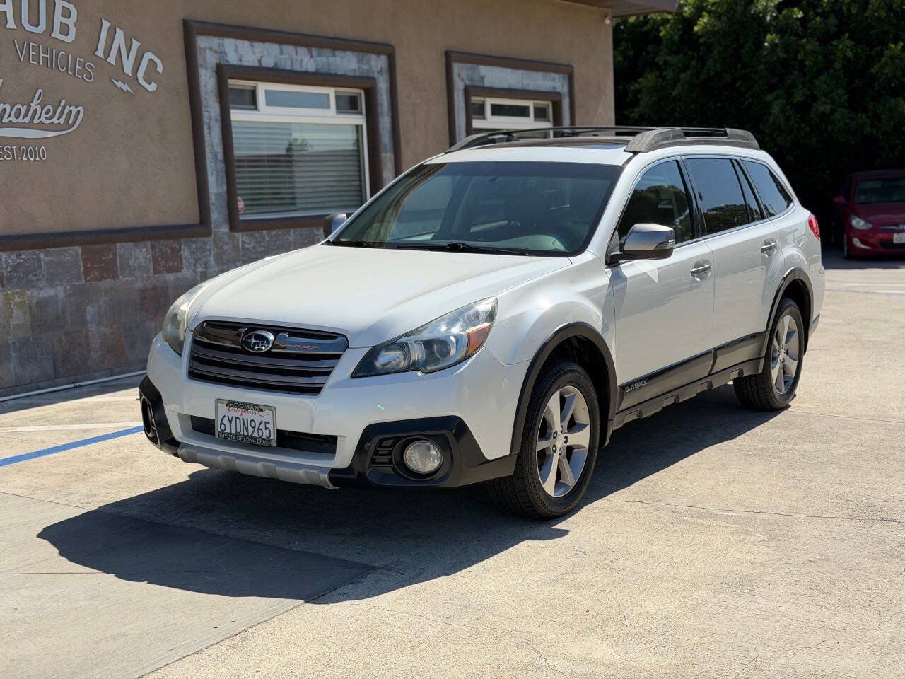 Used 2013 Subaru Outback 2.5i Limited w/ Special Appearance Pkg AWD/4WD image 2