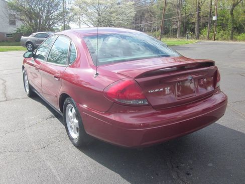 Used 2005 Ford Taurus SE image 8