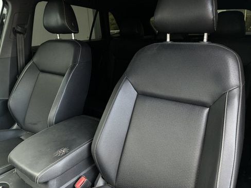 Used 2020 Volkswagen Atlas Cross Sport SE w/ Panoramic Sunroof Package FWD image 12
