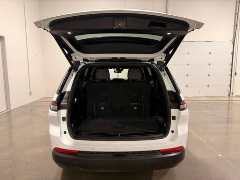 Used 2024 Jeep Grand Cherokee L Laredo image 9