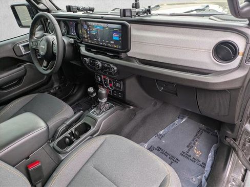 Used 2024 Jeep Wrangler Unlimited AWD/4WD image 19