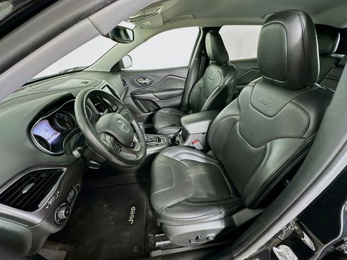 Used 2019 Jeep Cherokee Limited FWD image 13