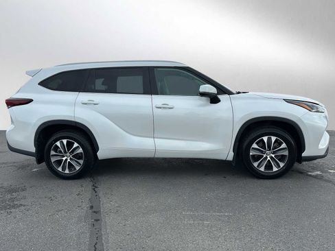 Used 2024 Toyota Highlander LE image 8