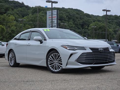 Used 2022 Toyota Avalon Limited w/ Advanced Safety Package FWD image 2