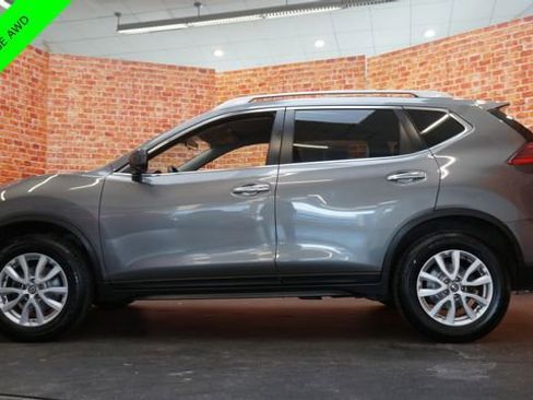 Used 2017 Nissan Rogue SV w/ SV Premium Package image 4