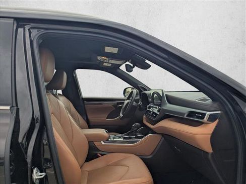 Used 2021 Toyota Highlander Platinum image 15