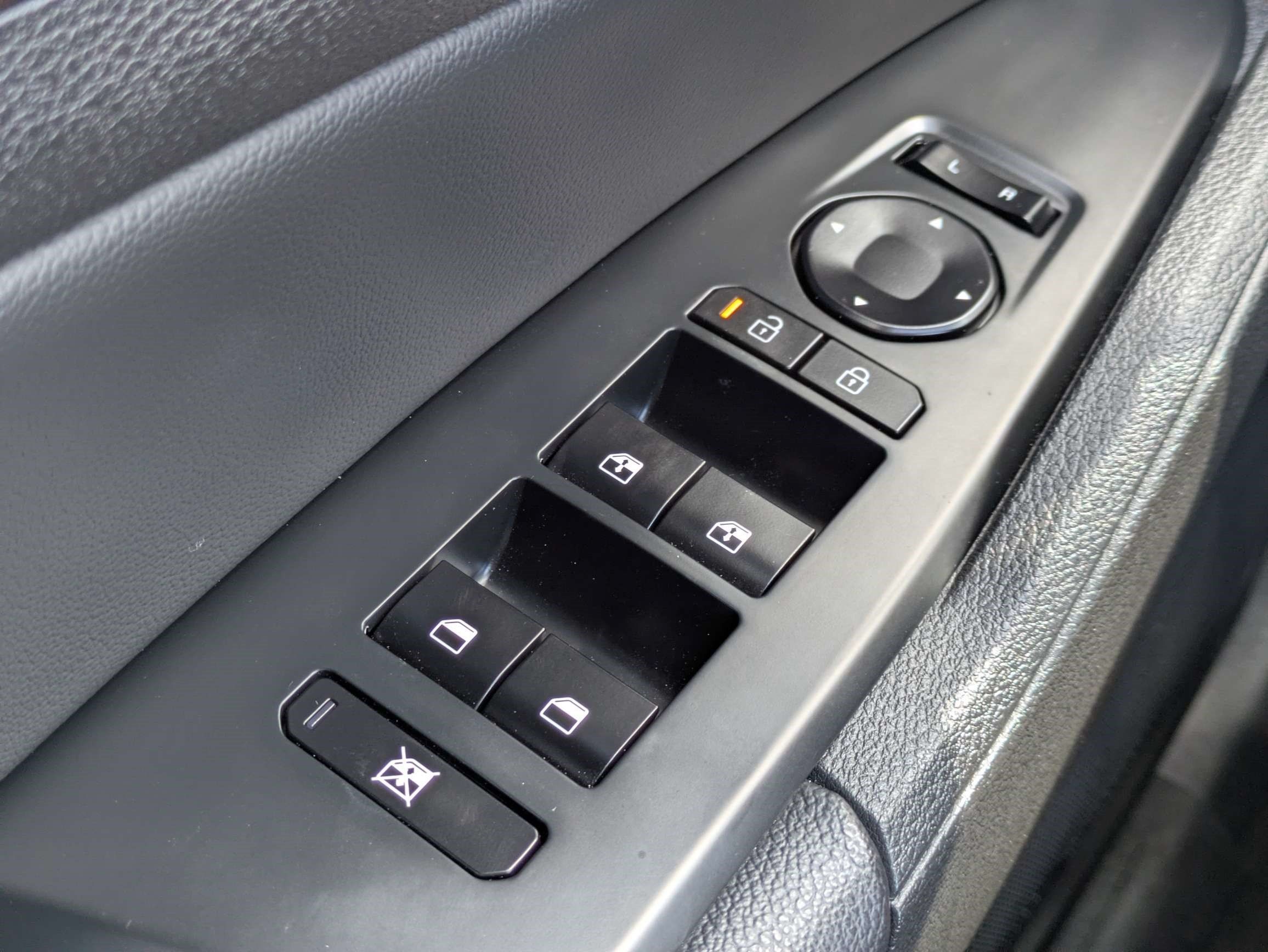 Used 2026 Kia Sportage EX FWD image 23