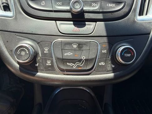 Used 2018 Chevrolet Malibu LT w/ Leather Package FWD image 27