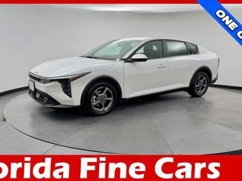 Used 2025 Kia K4 FWD image 1