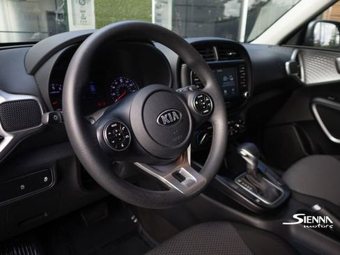 Used 2020 Kia Soul LX image 29