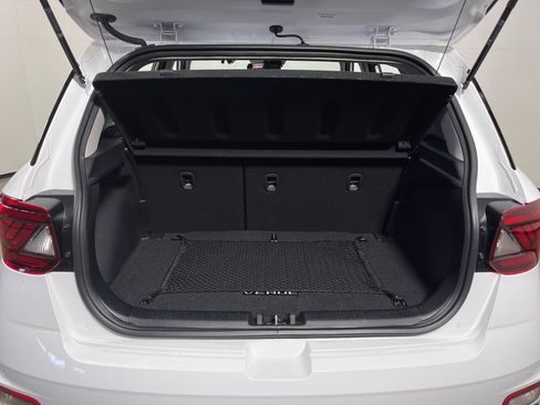 Certified 2025 Hyundai Venue SEL FWD image 10