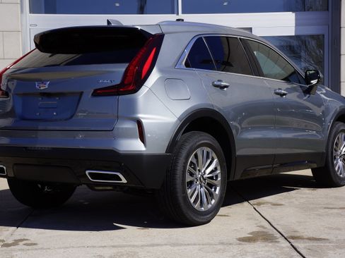 Used 2025 Cadillac XT4 Premium Luxury image 5