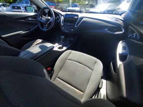 Used 2018 Chevrolet Malibu LT FWD image 11