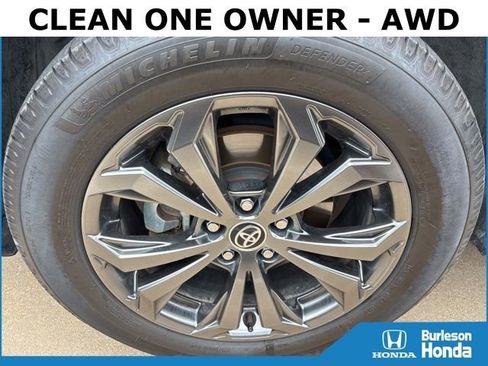 Used 2023 Toyota RAV4 XLE Premium image 7