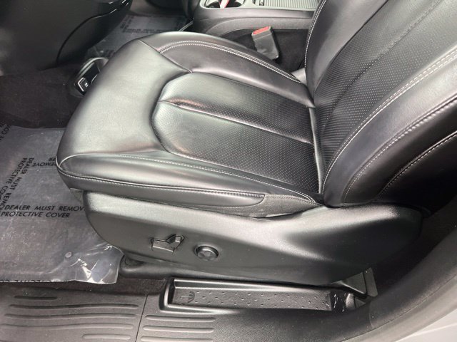 Used 2023 Chrysler Pacifica Touring-L w/ S Appearance Package FWD image 14