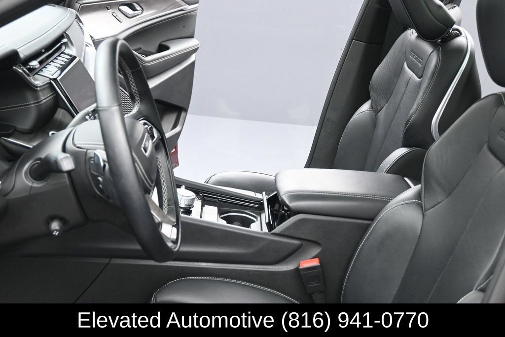 Used 2025 Jeep Grand Cherokee Overland w/ Adv Protech Group III AWD/4WD image 17