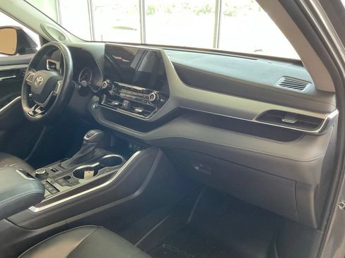 Used 2022 Toyota Highlander Platinum AWD/4WD image 20