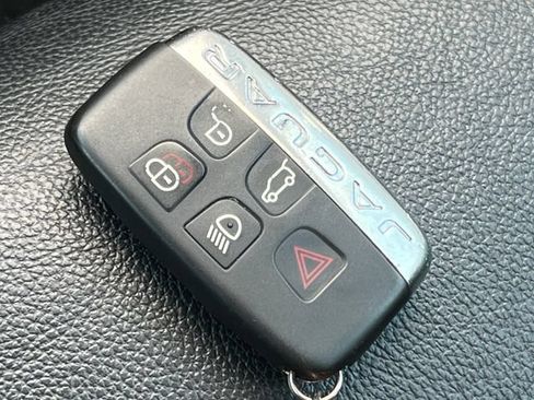 Used 2019 Land Rover Discovery Sport SE AWD/4WD image 30