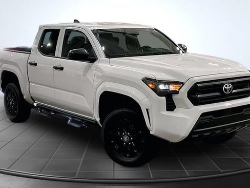 Used 2025 Toyota Tacoma SR w/ SR Upgrade Package AWD/4WD image 12