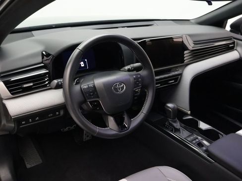 Used 2025 Toyota Camry SE FWD image 15
