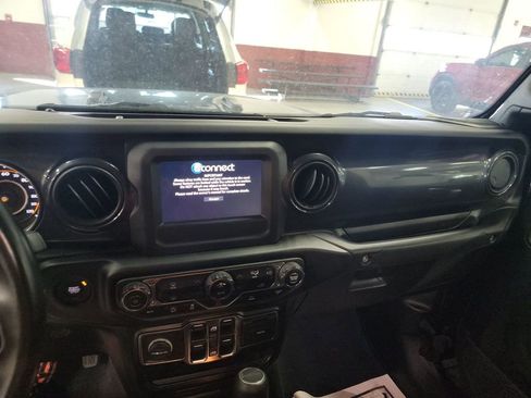 Used 2022 Jeep Gladiator Sport image 5