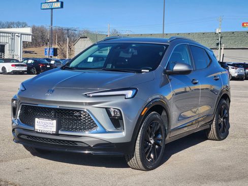 Used 2024 Buick Encore GX Sport Touring image 3