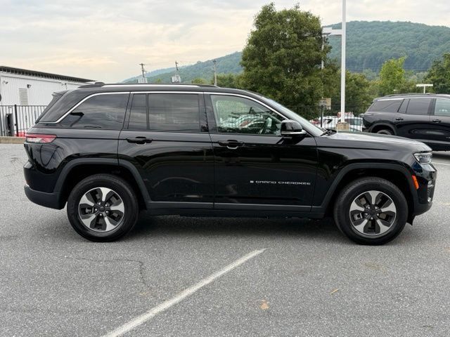 Used 2022 Jeep Grand Cherokee Limited 4xe w/ Luxury Tech Group II AWD/4WD image 15