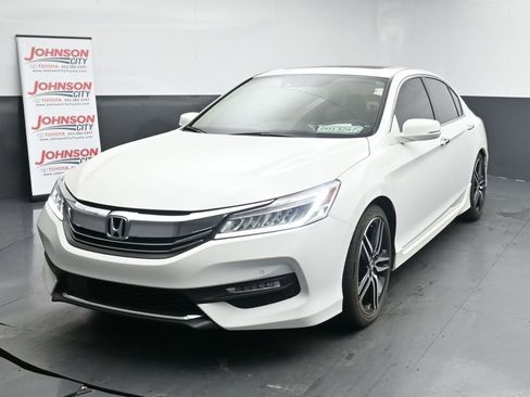 Used 2016 Honda Accord Touring image 4