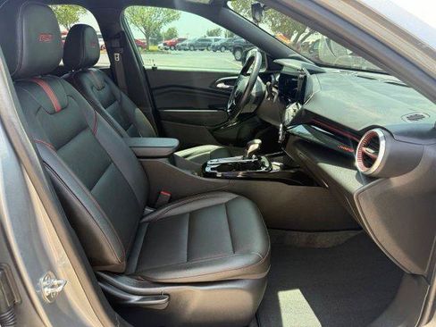 Used 2025 Chevrolet Trax RS w/ Sunroof Package FWD image 3