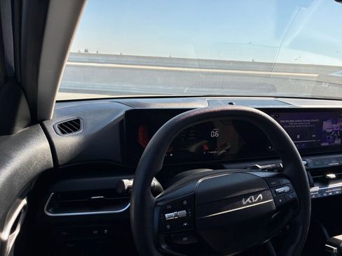 Used 2025 Kia K4 LXS image 33