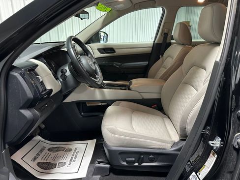 Used 2023 Nissan Pathfinder SV image 9