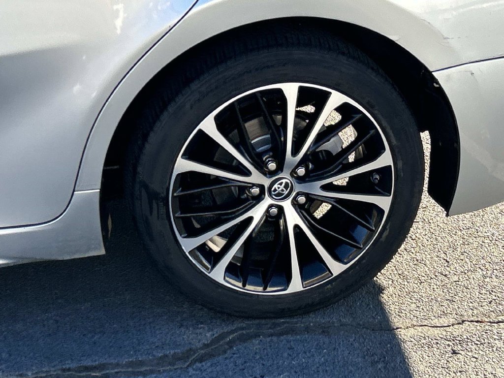Used 2018 Toyota Camry SE FWD image 12