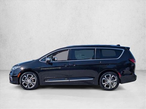 New 2026 Chrysler Pacifica Pinnacle FWD image 5