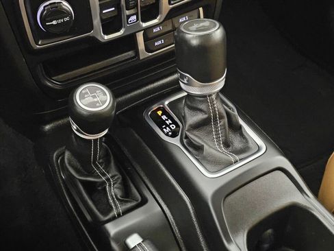 Used 2023 Jeep Wrangler Unlimited Sahara w/ Cold Weather Group AWD/4WD image 31