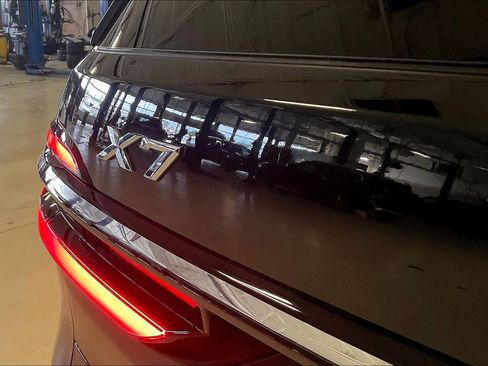Used 2023 BMW X7 xDrive40i w/ M Sport Package AWD/4WD image 31