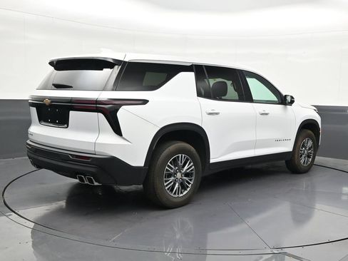 Used 2024 Chevrolet Traverse LS FWD image 5