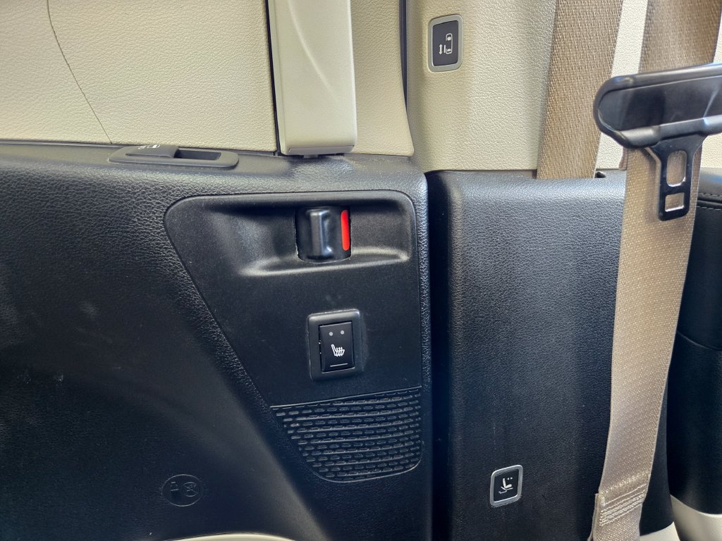 Used 2017 Chrysler Pacifica Limited FWD image 39