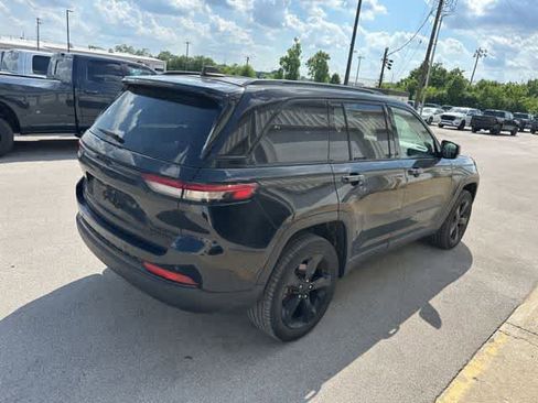 Used 2023 Jeep Grand Cherokee Limited w/ Black Appearance Package AWD/4WD image 21
